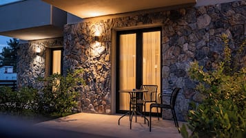 Standard Room with Patio - Ground Floor | Terrace/patio
