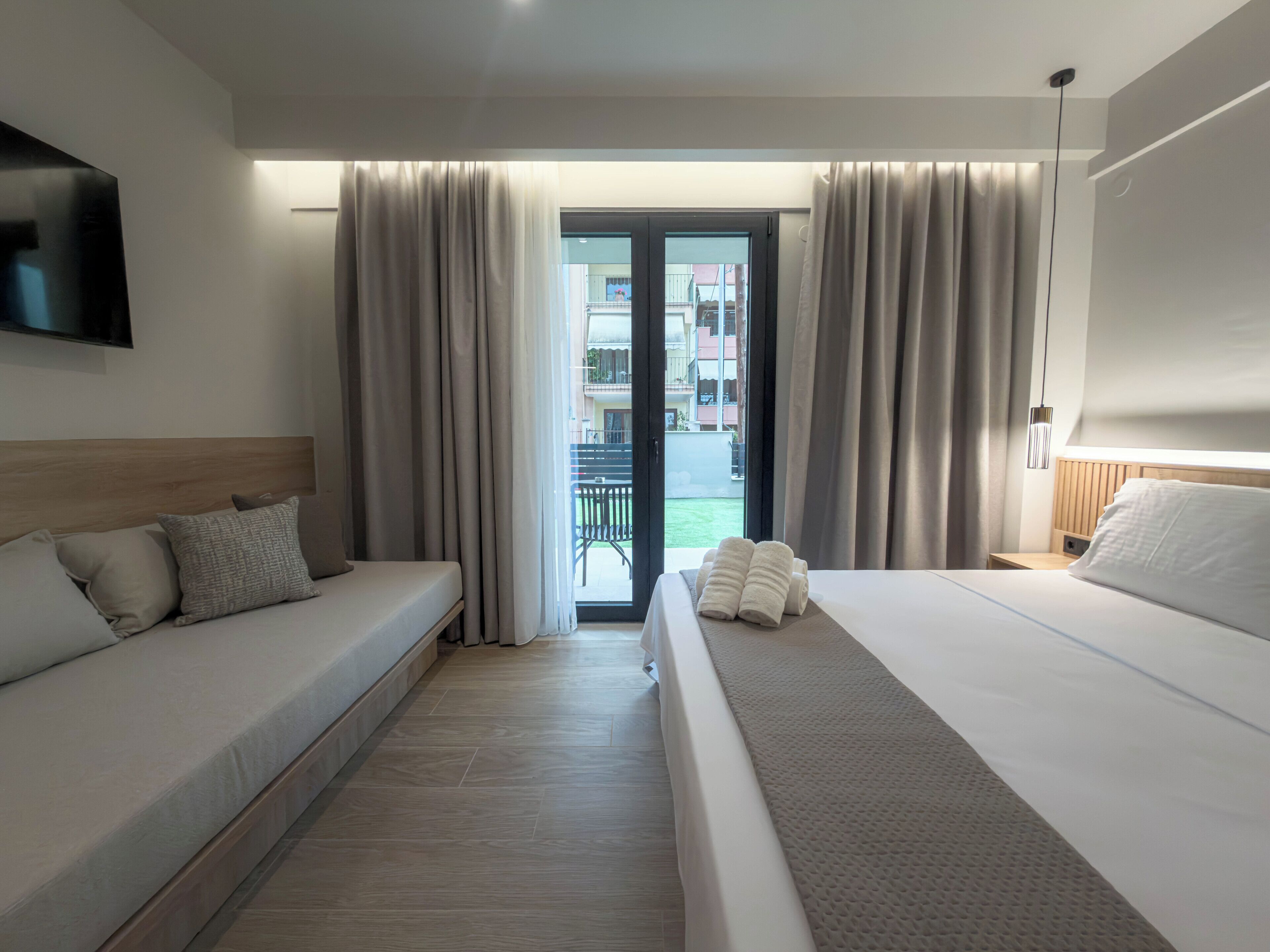 Superior Room with Patio - Ground Floor | Wifi gratis y ropa de cama 
