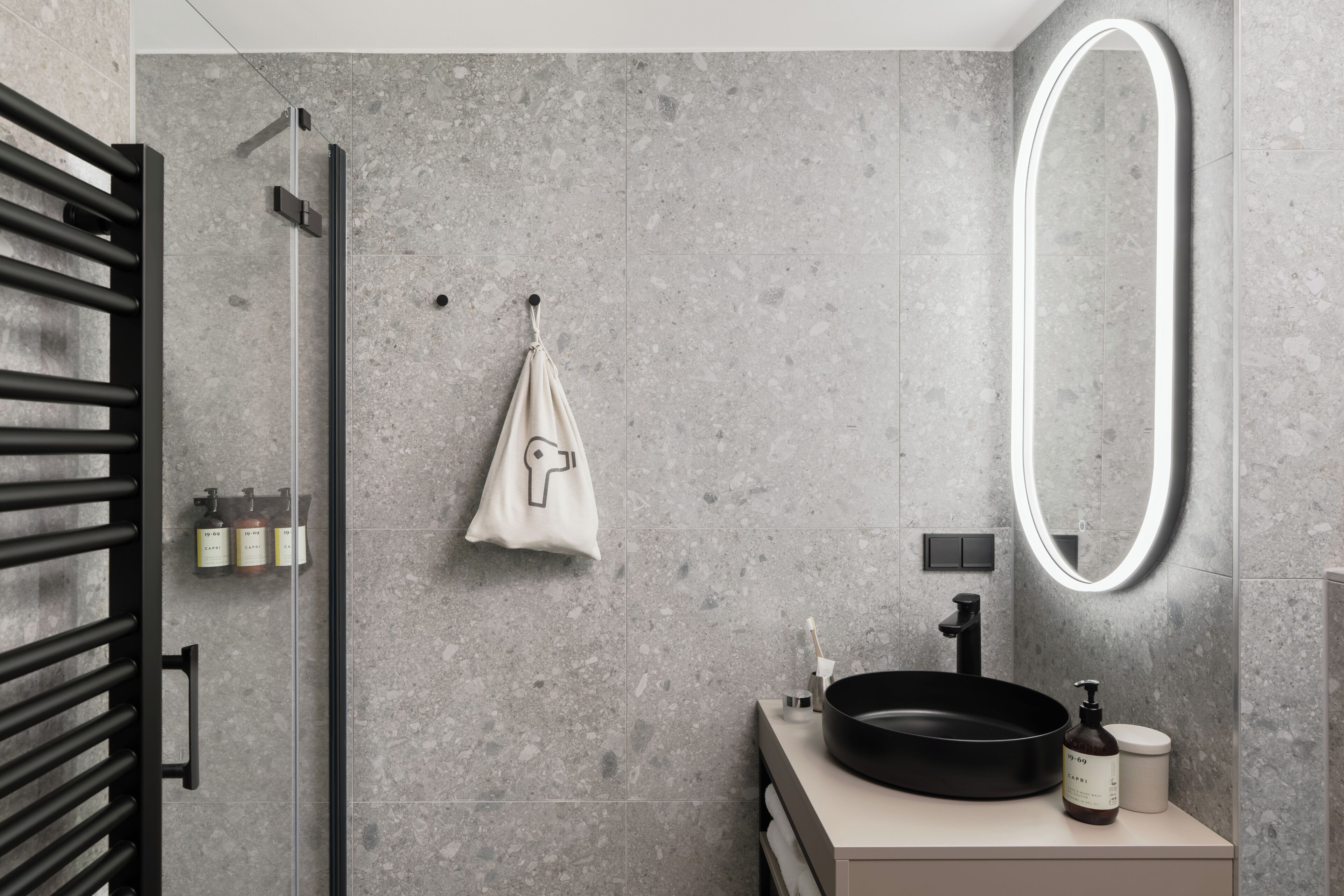 Original Studio | Bathroom | Shower, free toiletries, hair dryer, towels