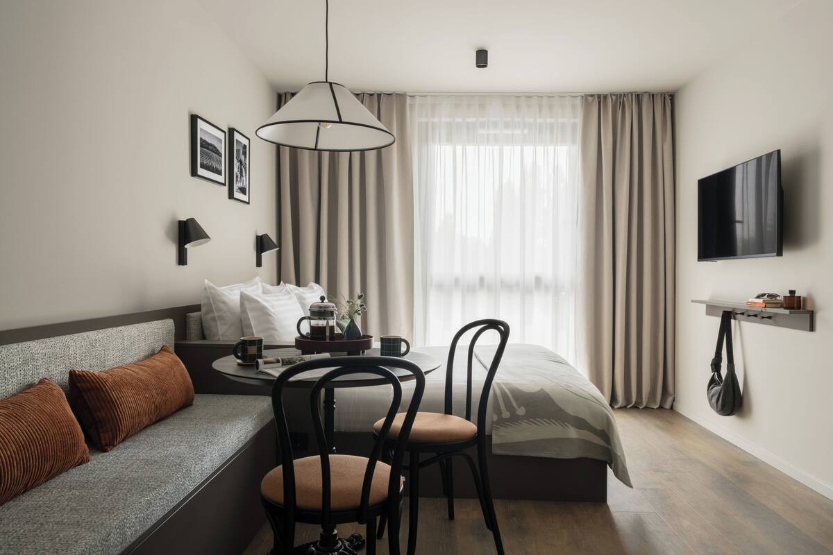 Original Studio - 3 person | Desk, laptop workspace, iron/ironing board (on request), WiFi (free)