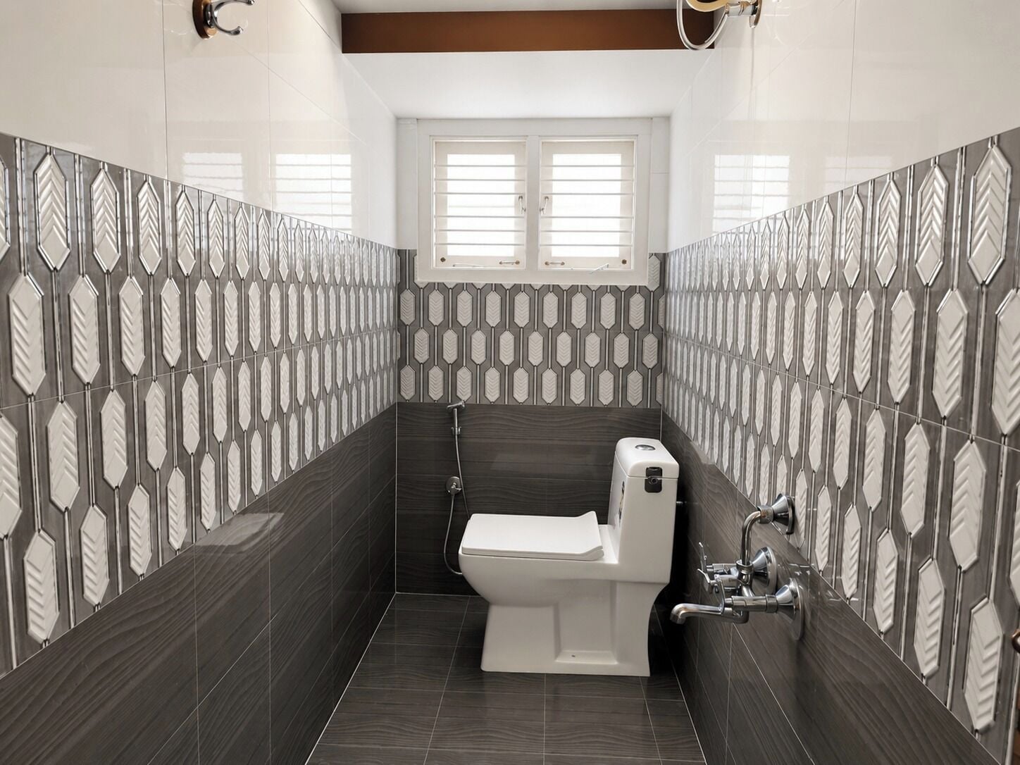 Apartamento familiar, balcón, vistas a la ciudad | Baño | Secador de pelo, toallas, jabón y champú