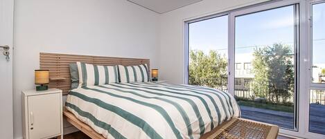 5 bedrooms, iron/ironing board