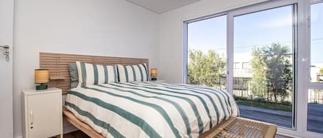 5 bedrooms, iron/ironing board