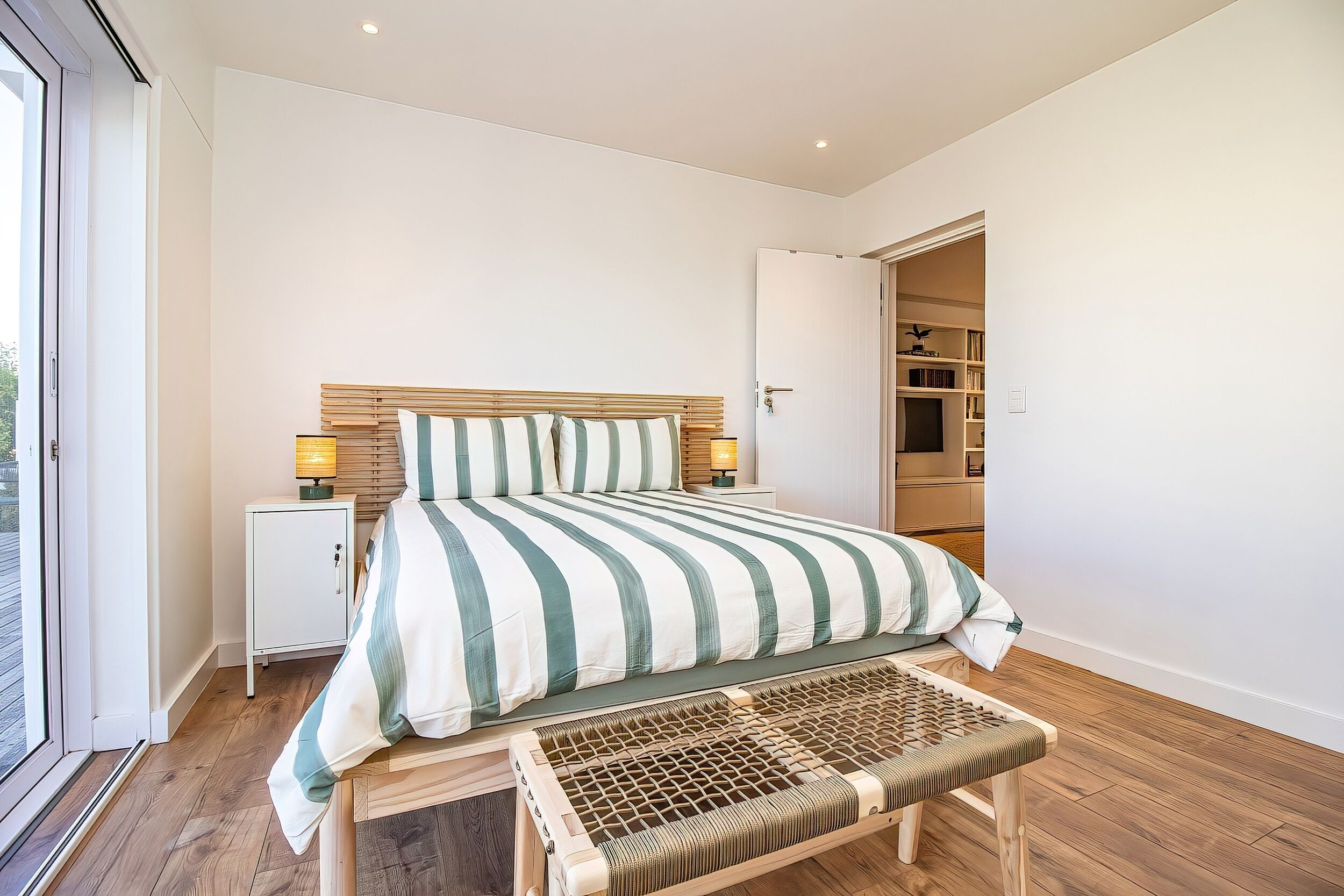 5 bedrooms, iron/ironing board, free WiFi, bed sheets