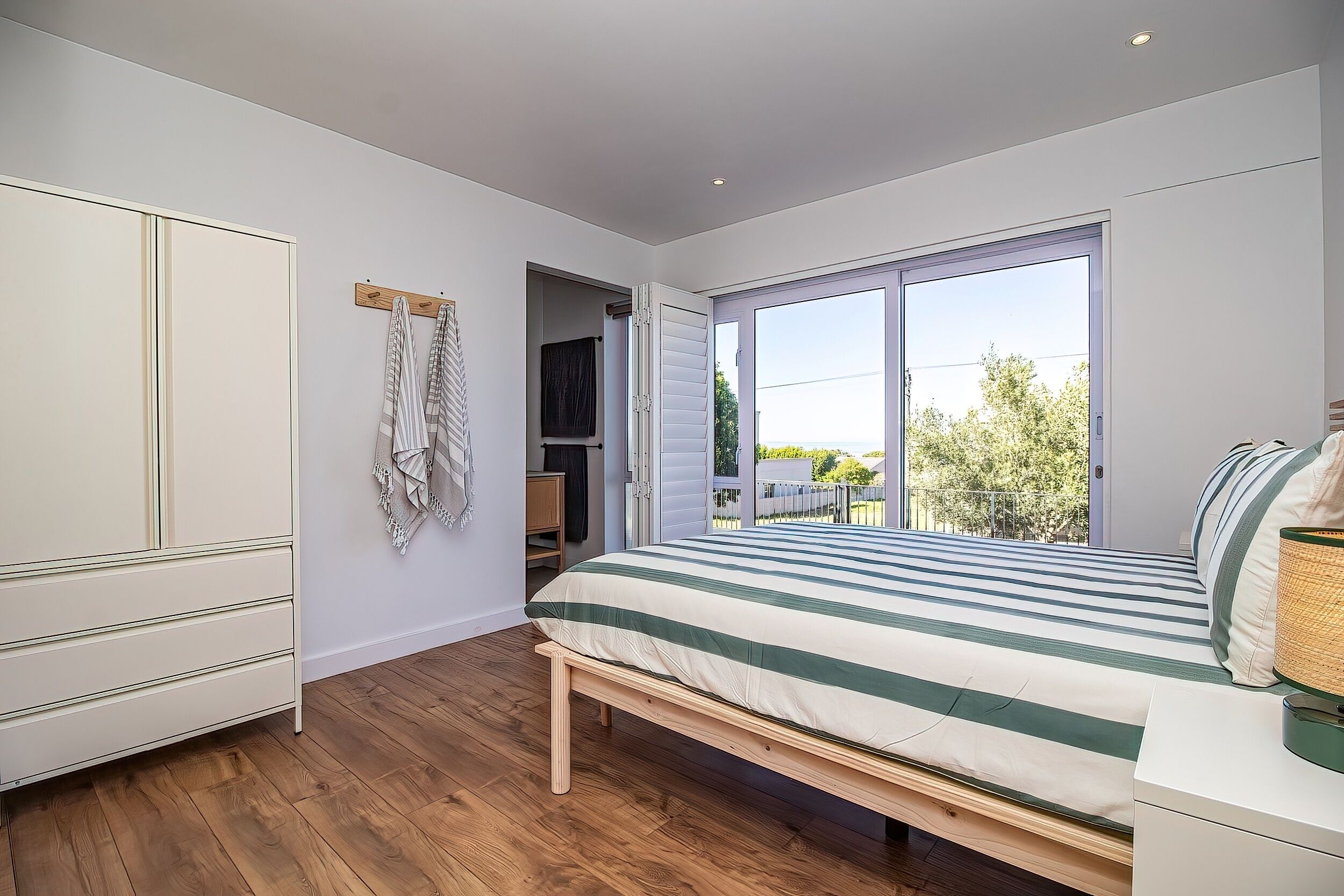 5 bedrooms, iron/ironing board, free WiFi, bed sheets