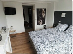 Iron/ironing board, WiFi, bed sheets - Vrbo Property (Crach)