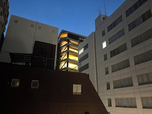 Quarto básico, várias camas, para não fumantes, cozinha americana | Vista do quarto