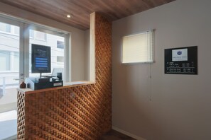 Lobby - HOTEL919OTEMACHI - Hostel (Hiroshima)