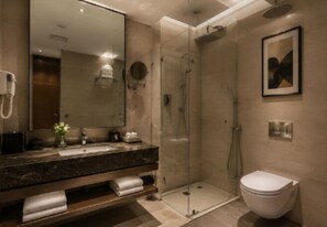 Shower, towels, soap, shampoo - Hotel Spiritual Aura By Signature Stayz (Varanasi)