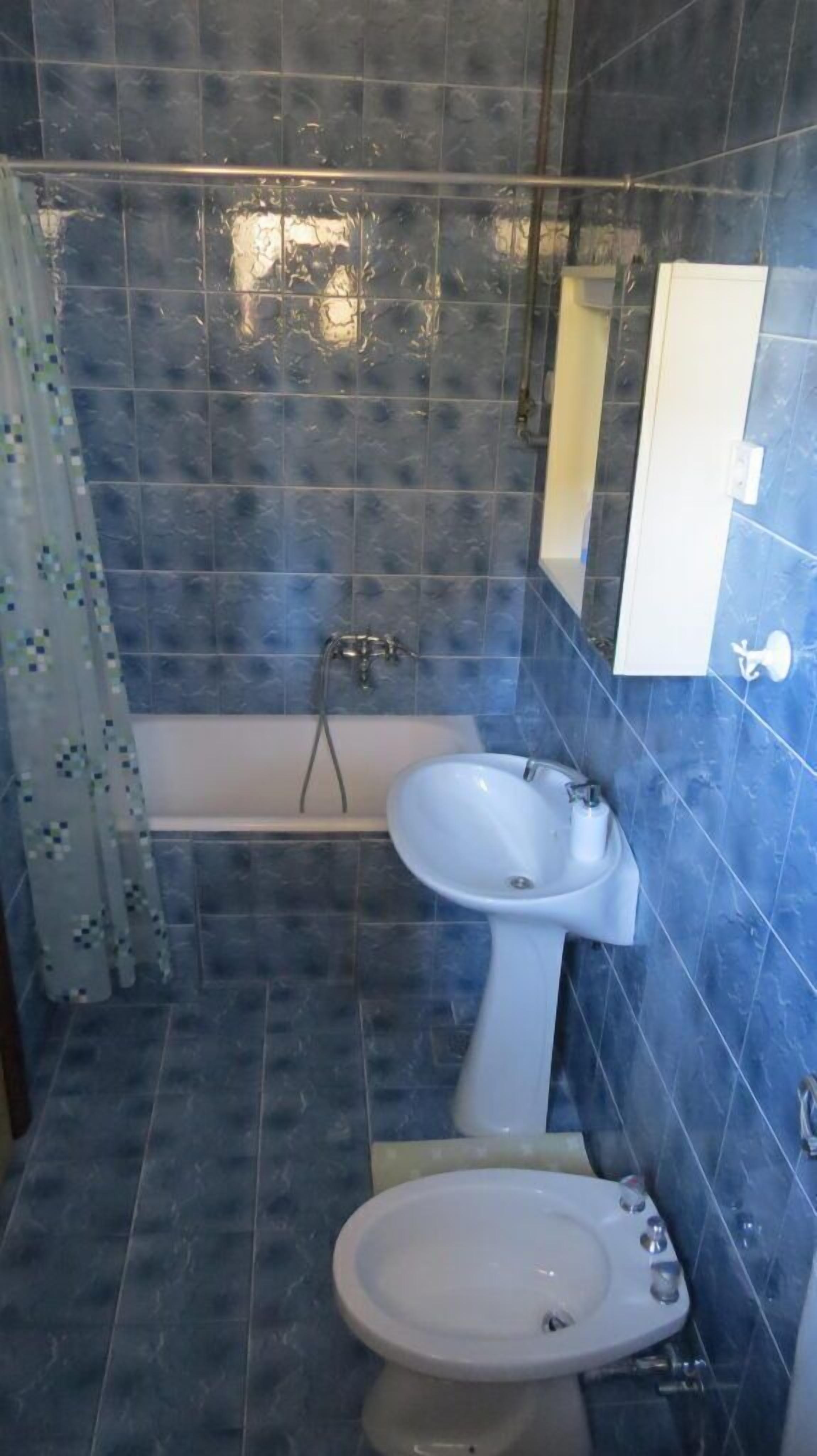 Departamento (A1) | Baño | Tina, toallas, jabón, shampoo 