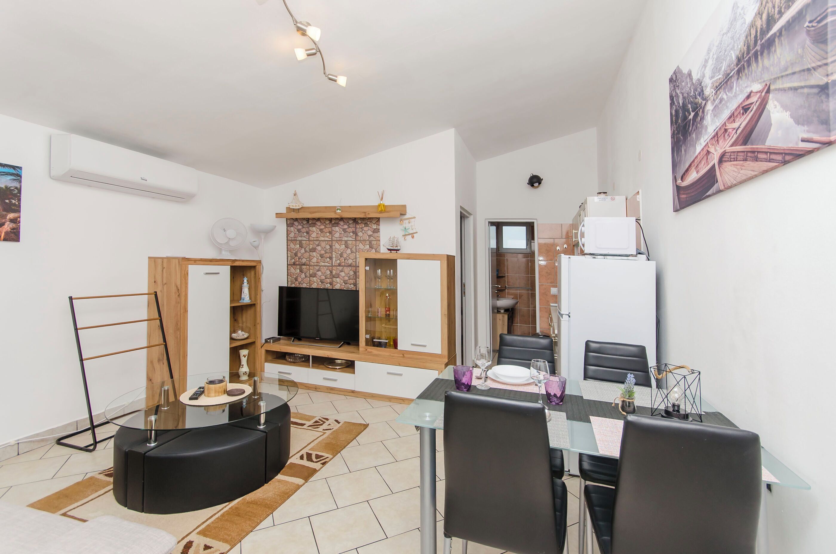 Apartment (A2) | Dining