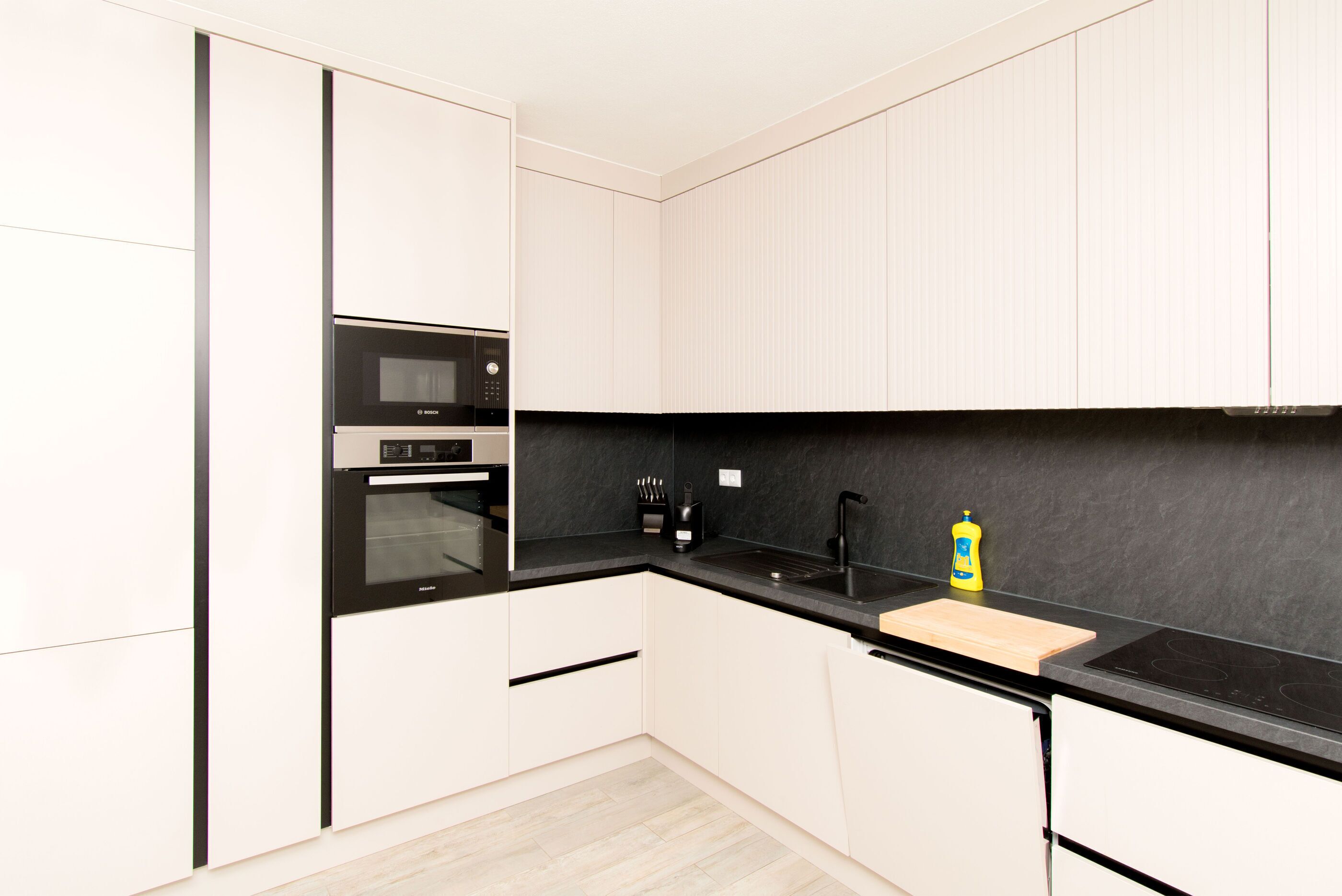 Appartement (A1) | Cuisine privée | Réfrigérateur, micro-ondes, four, plaque de cuisson