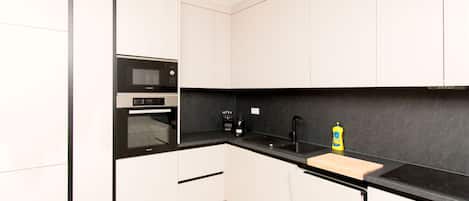 Appartement (A1) | Cuisine privée | Réfrigérateur, micro-ondes, four, plaque de cuisson