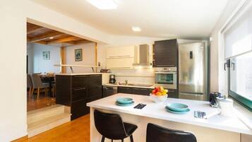 Apartment (A1) | Private kitchen | Espresso maker, oven, stovetop, dishwasher