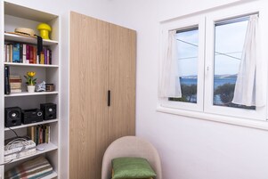 House | Iron/ironing board, WiFi (free)