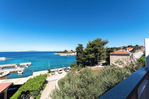 Apartments Beachfront Jakisnica