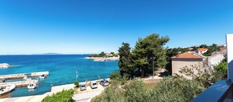 Apartments Beachfront Jakisnica