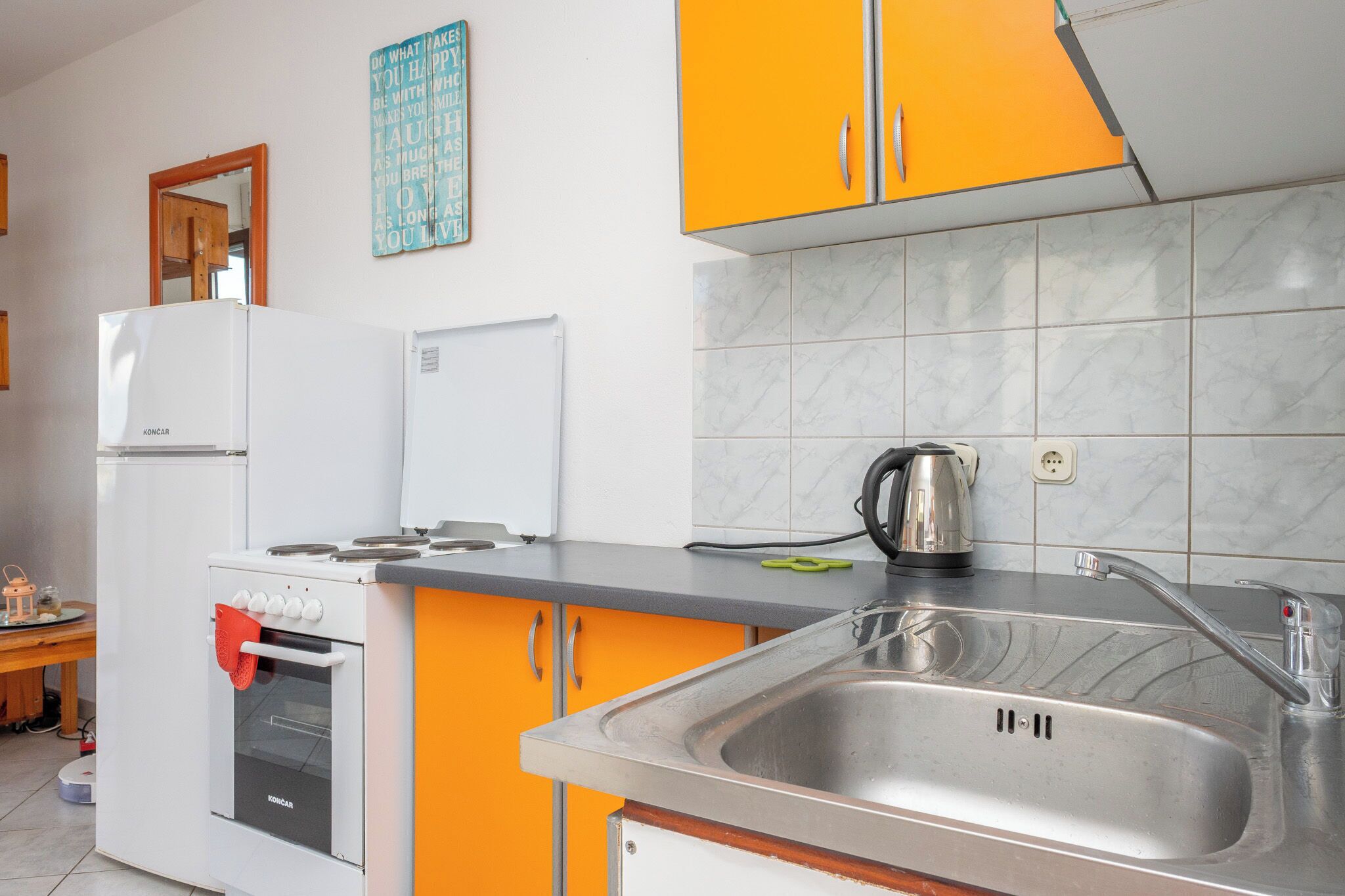 Apartment (A3) | Private kitchen | Fridge, oven, stovetop, coffee/tea maker