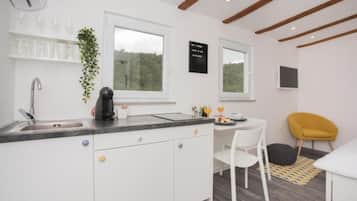 Studio (A1) | Private kitchen | Fridge, stovetop, espresso maker, electric kettle