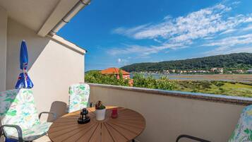 Apartment (A2) | Balkon