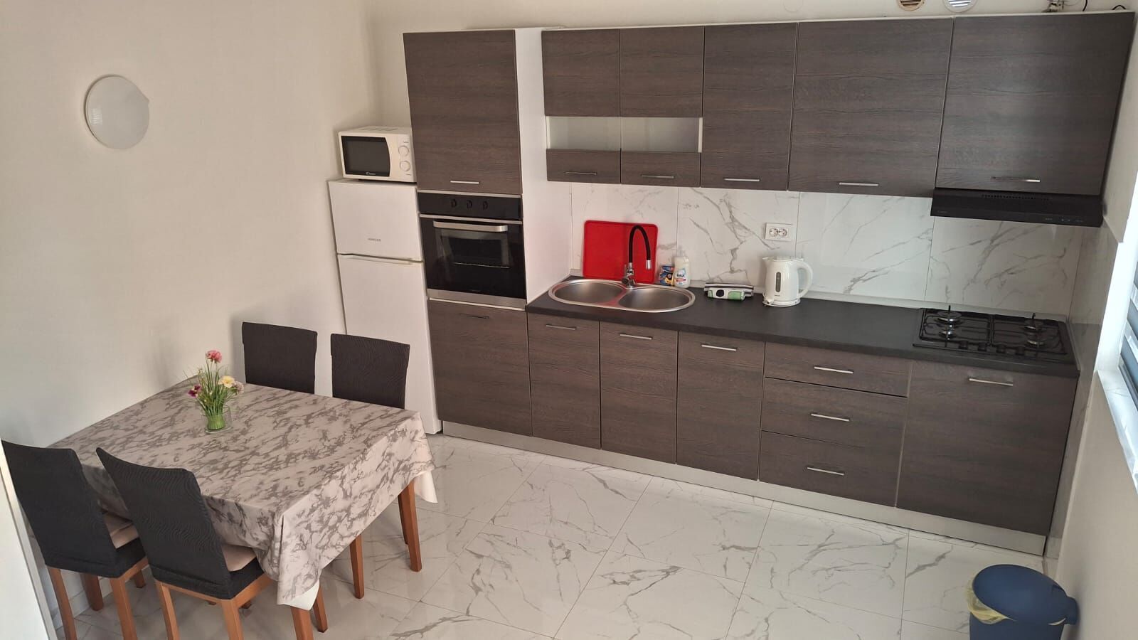 Appartement (A5) | Cuisine privée | Réfrigérateur, micro-ondes, plaque de cuisson