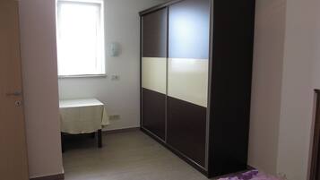 Apartment (A1) | In-room safe, iron/ironing board, free WiFi