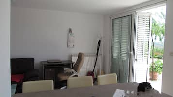 Apartment (A1) | Dining