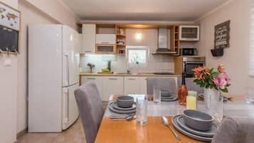 Casa | Cucina privata | Frigorifero, microonde, forno, piano cottura