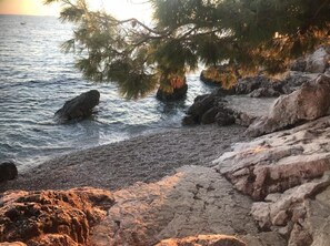 Beach nearby - Apartments Godo (Hvar)