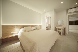 A modern bedroom with a large bed, bedside table, and a mirror. - Apartments Bianca Vodice (Vodice)