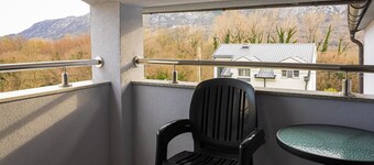 Apartments Nevistic Lake View