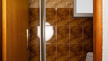 Apartment (A2) | Bathroom | Shower, towels, toilet paper
