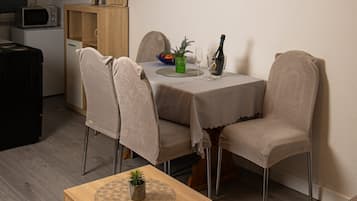 Apartment (A3) | Dining