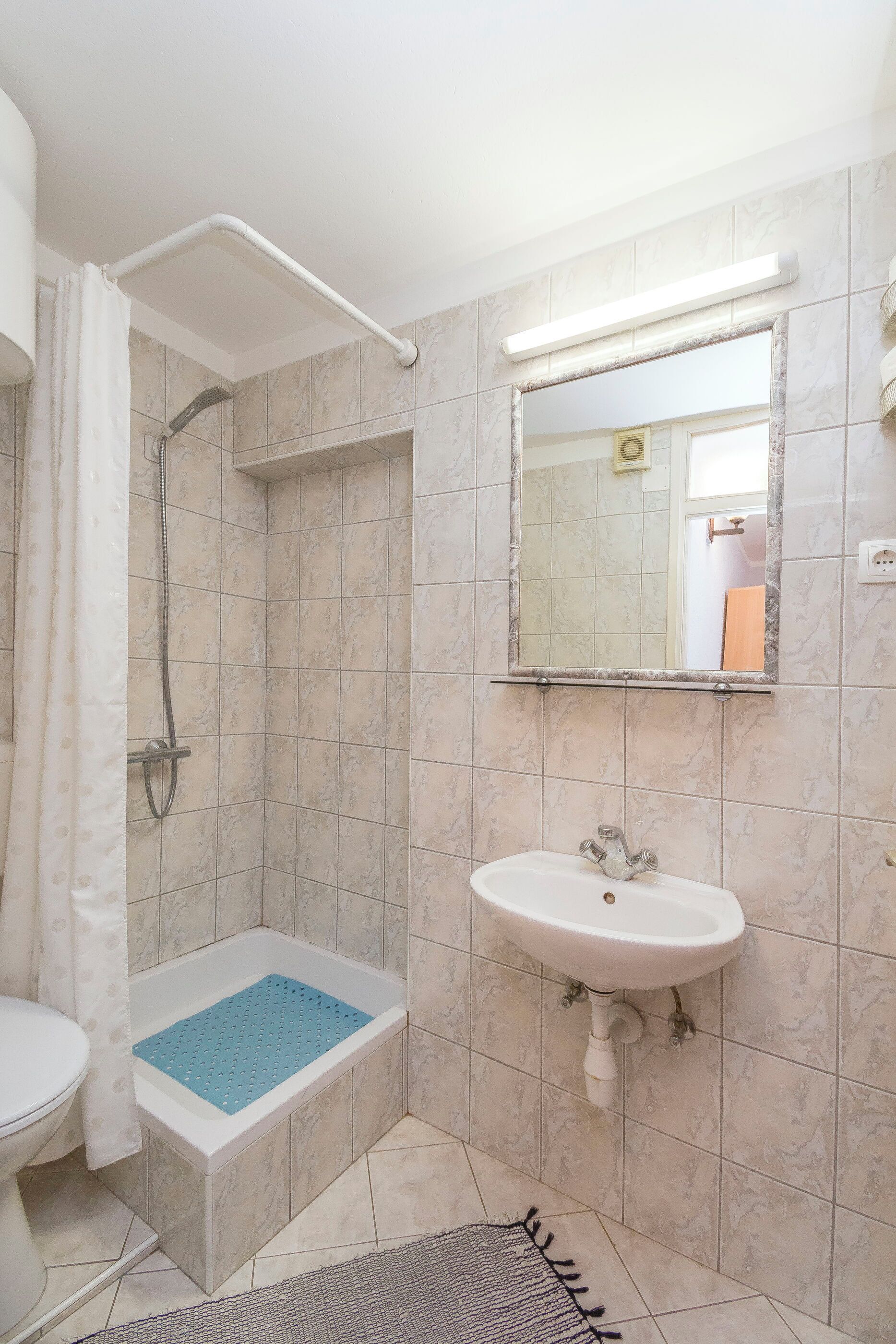 Monolocale (A1) | Bagno | Doccia, asciugamani