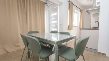 Apartment (A1) | Dining