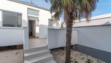 Studio (A2) | Terrace/patio