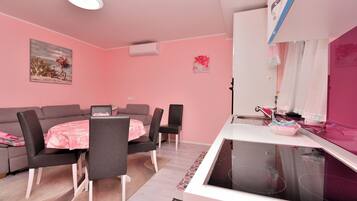 Apartment (A1) | Dapur peribadi | Pembancuh kopi espreso, peti sejuk, ketuhar, dapur
