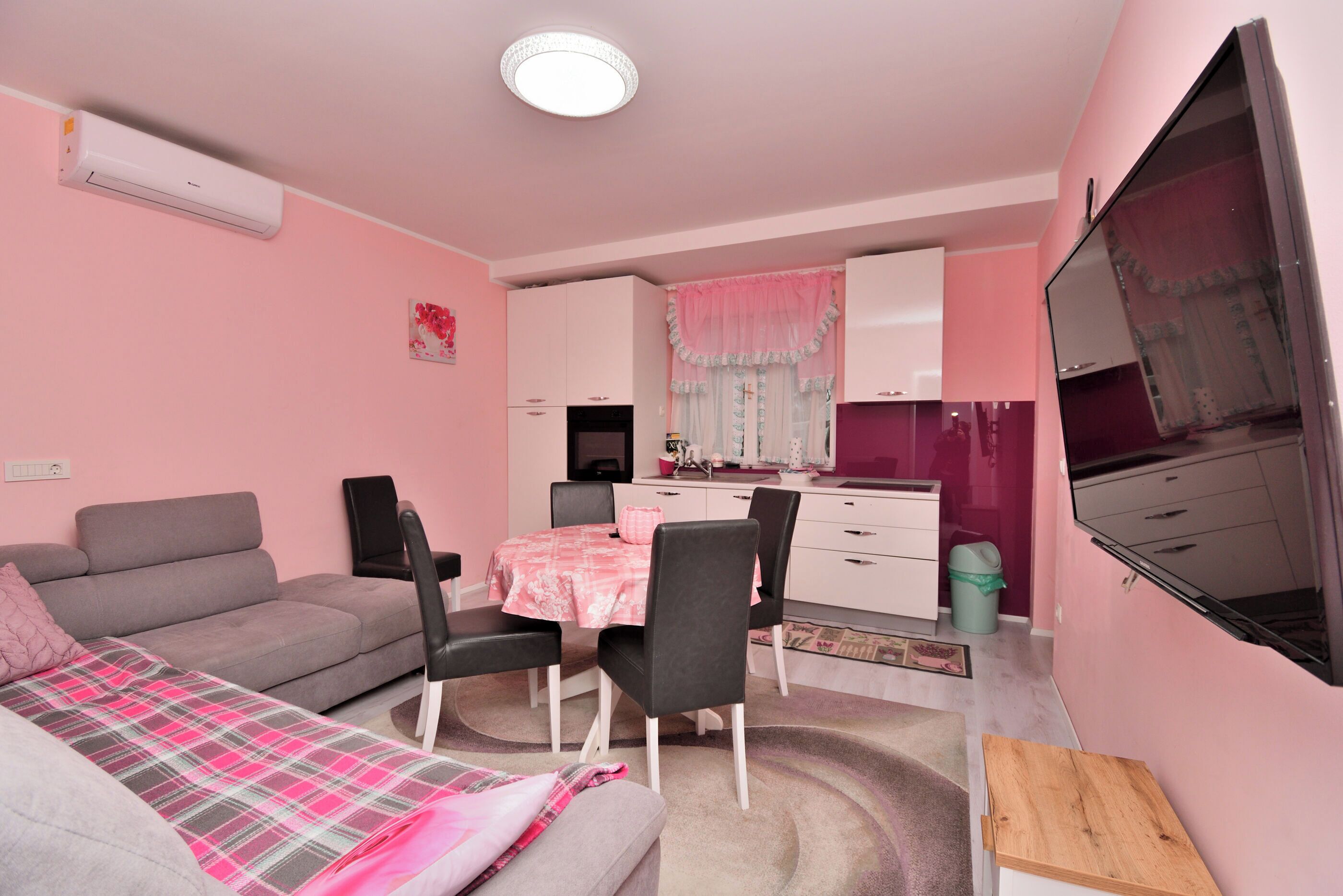 Apartment (A1) | Private kitchen | Espresso maker, fridge, oven, stovetop