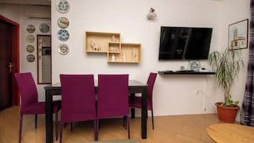 Apartment (A1) | Dining