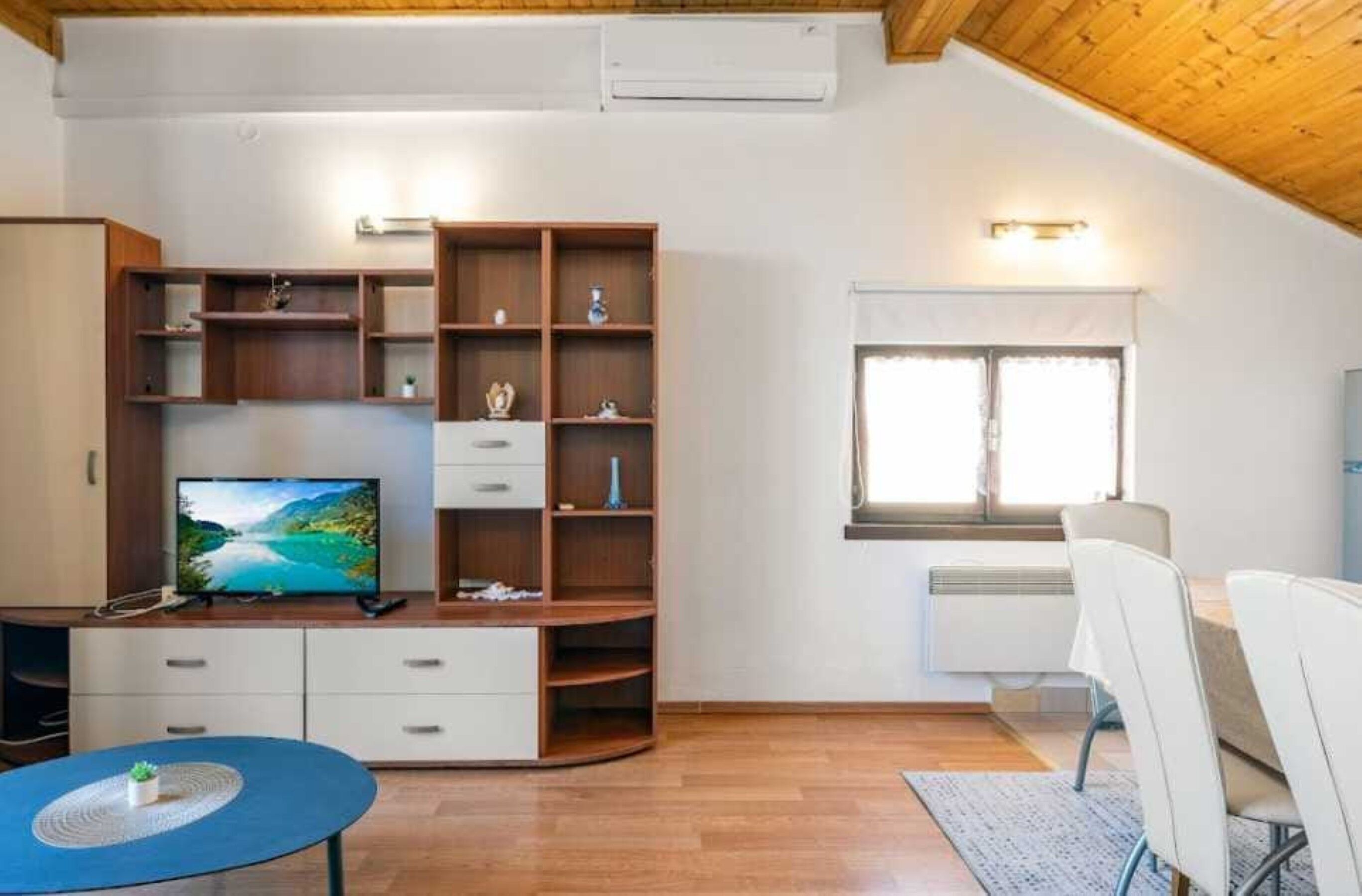 Apartment (A2) | Dining