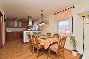 Apartment (A1) | Private kitchen | Fridge, oven, stovetop, dishwasher - Apartment Tadey (Fuzine)