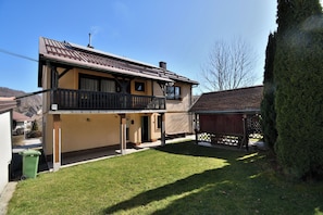 Courtyard - Apartment Tadey (Fuzine)