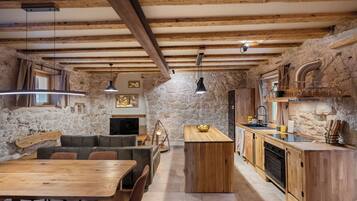 Apartment (A1) | Private kitchen | Espresso maker, fridge, oven, stovetop