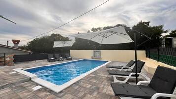 Outdoor pool, pool umbrellas, sun loungers