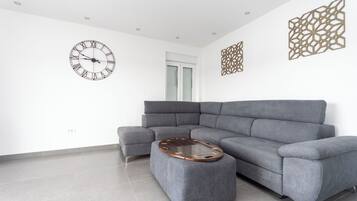 Apartment (A2) | Living room | Smart TV