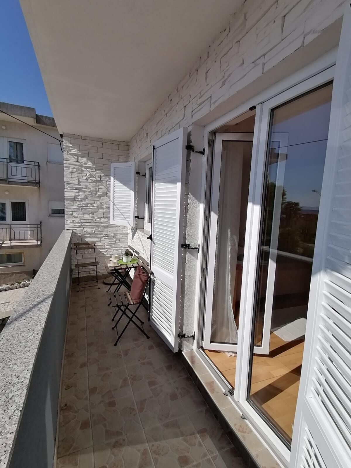 Room (S2) | Balcony