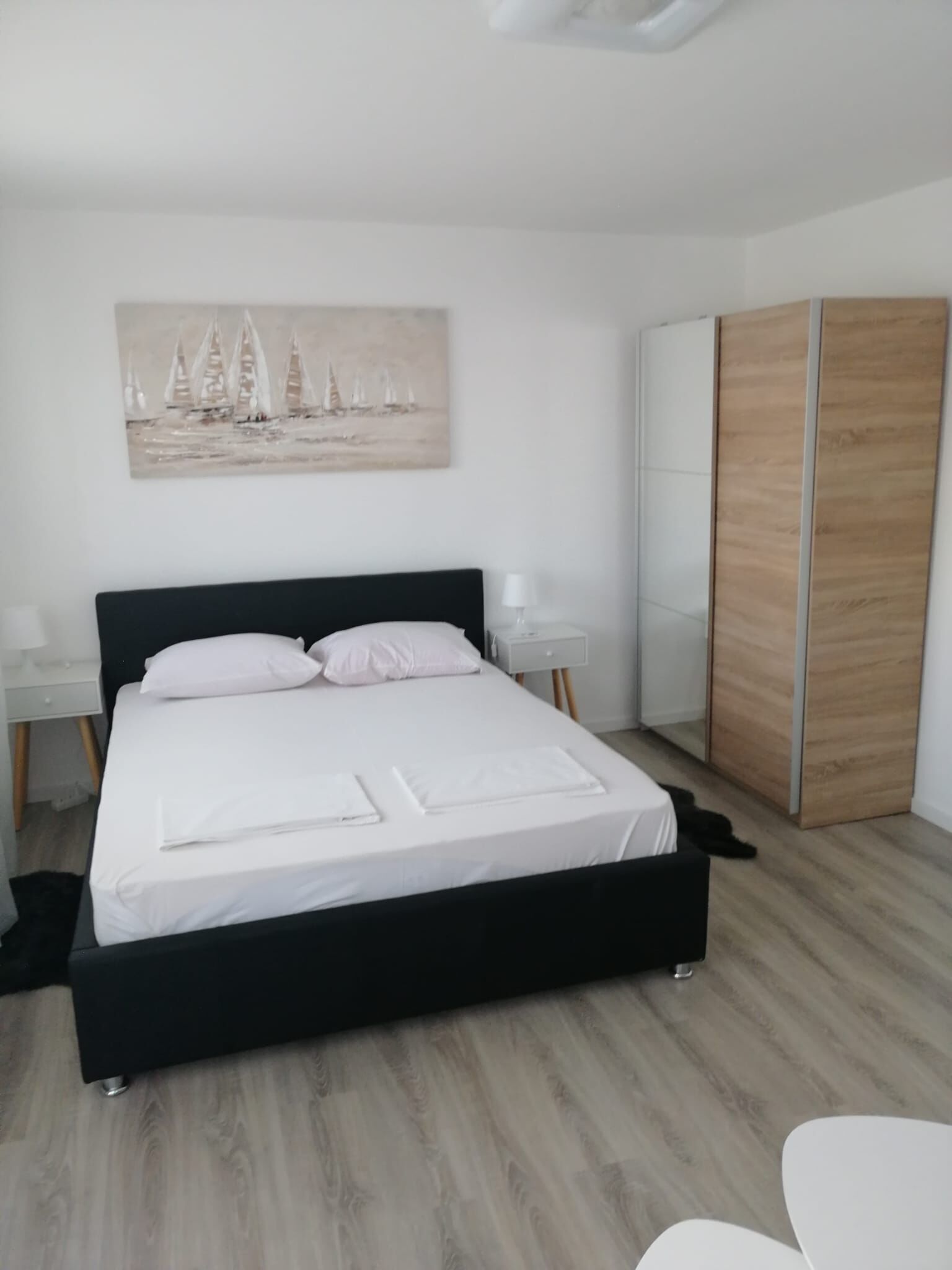 Room (S2)