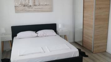 Room (S2)