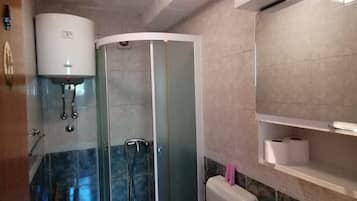 Room (S1) | Bathroom | Shower, towels, toilet paper