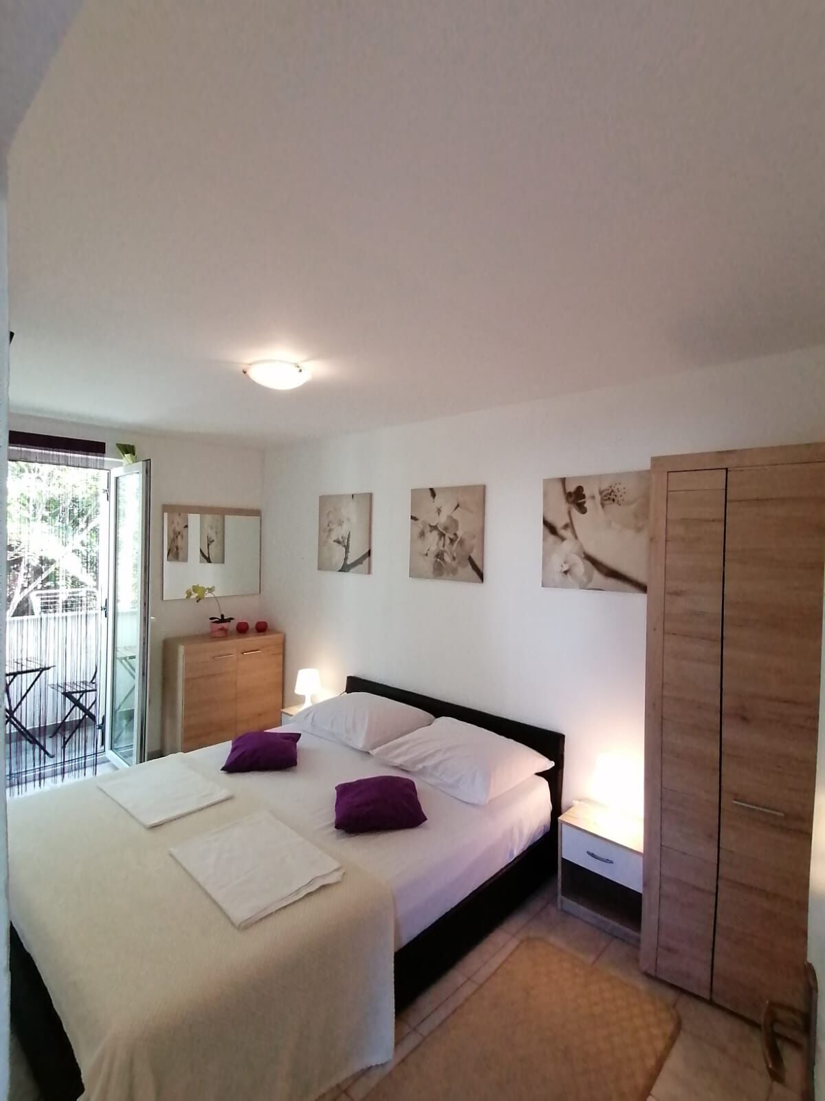 Room (S1) | Free WiFi